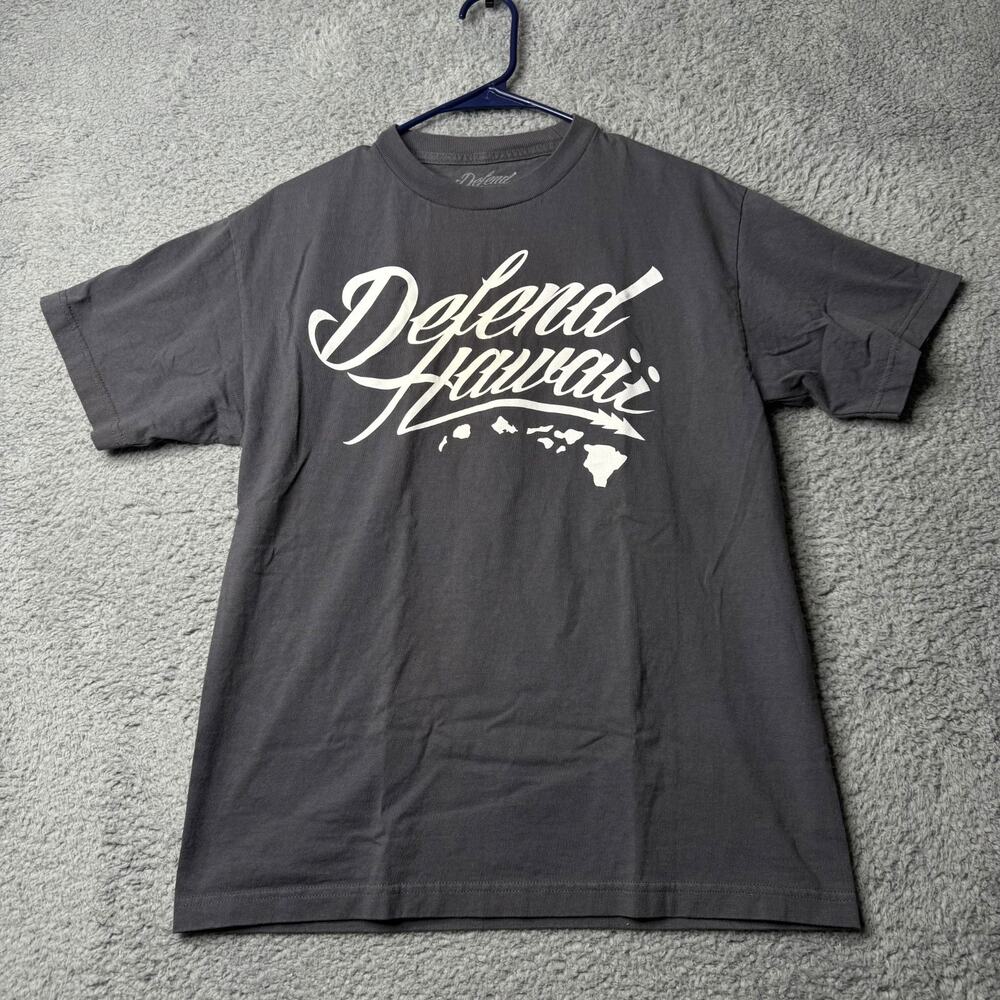 Defend Hawaii T Shirt Men's Medium Gray Graphic Short Sleeve